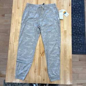 NWT Vuori Performance Jogger Pants Women’s Size M Gray Camo Athleisure Gym VW303